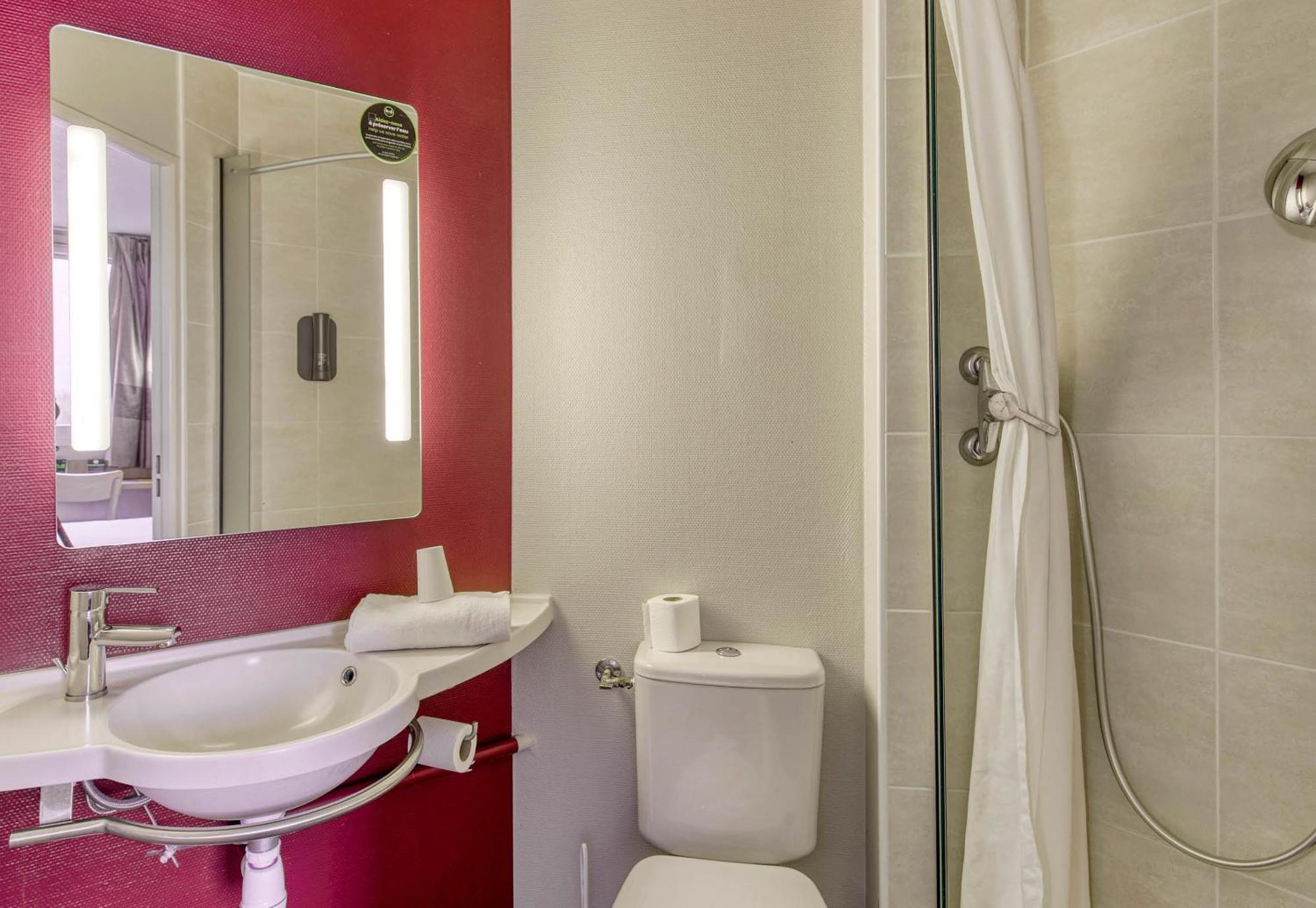 B&B Hotel Clermont-Ferrand Gerzat Esterno foto