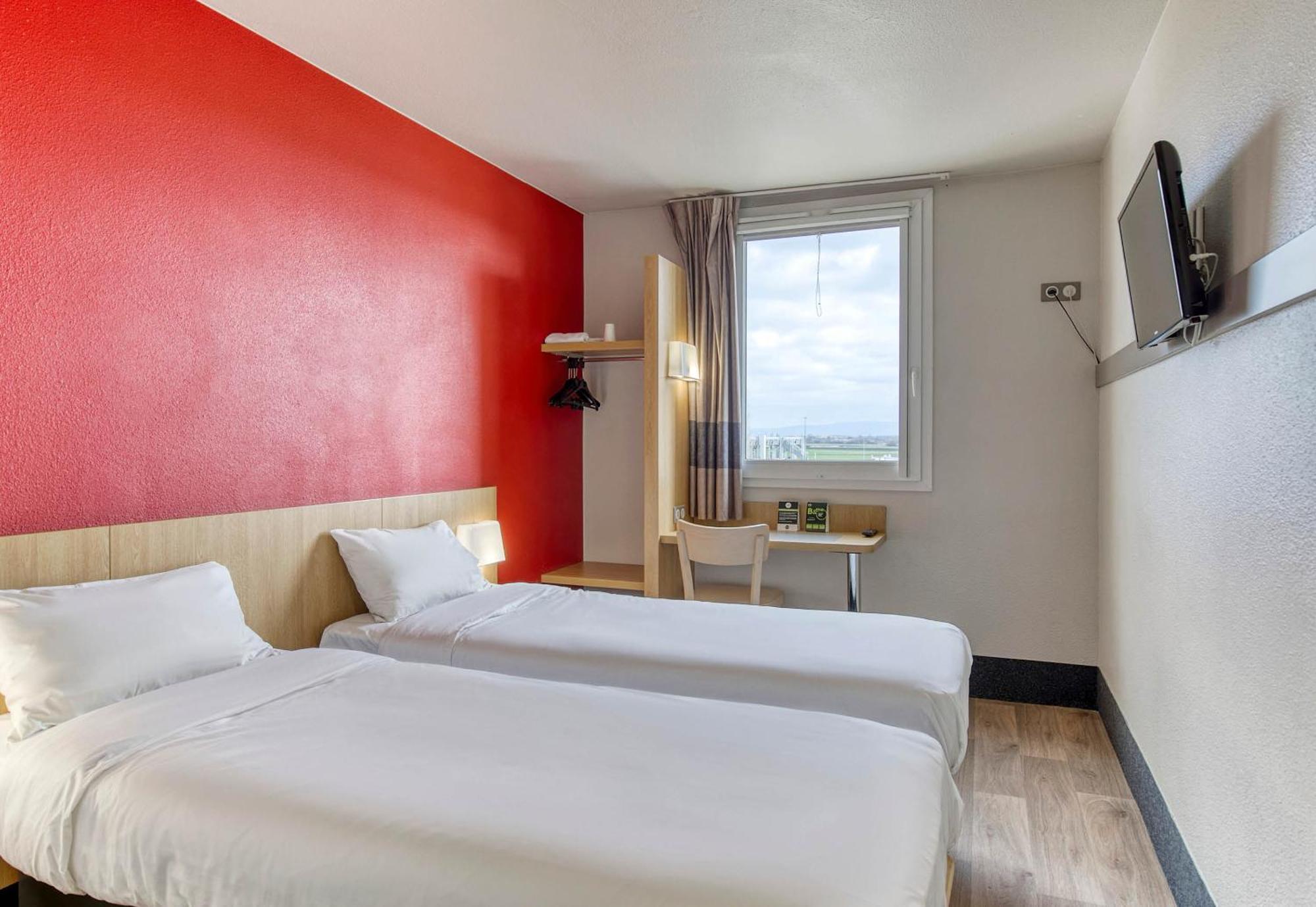B&B Hotel Clermont-Ferrand Gerzat Esterno foto