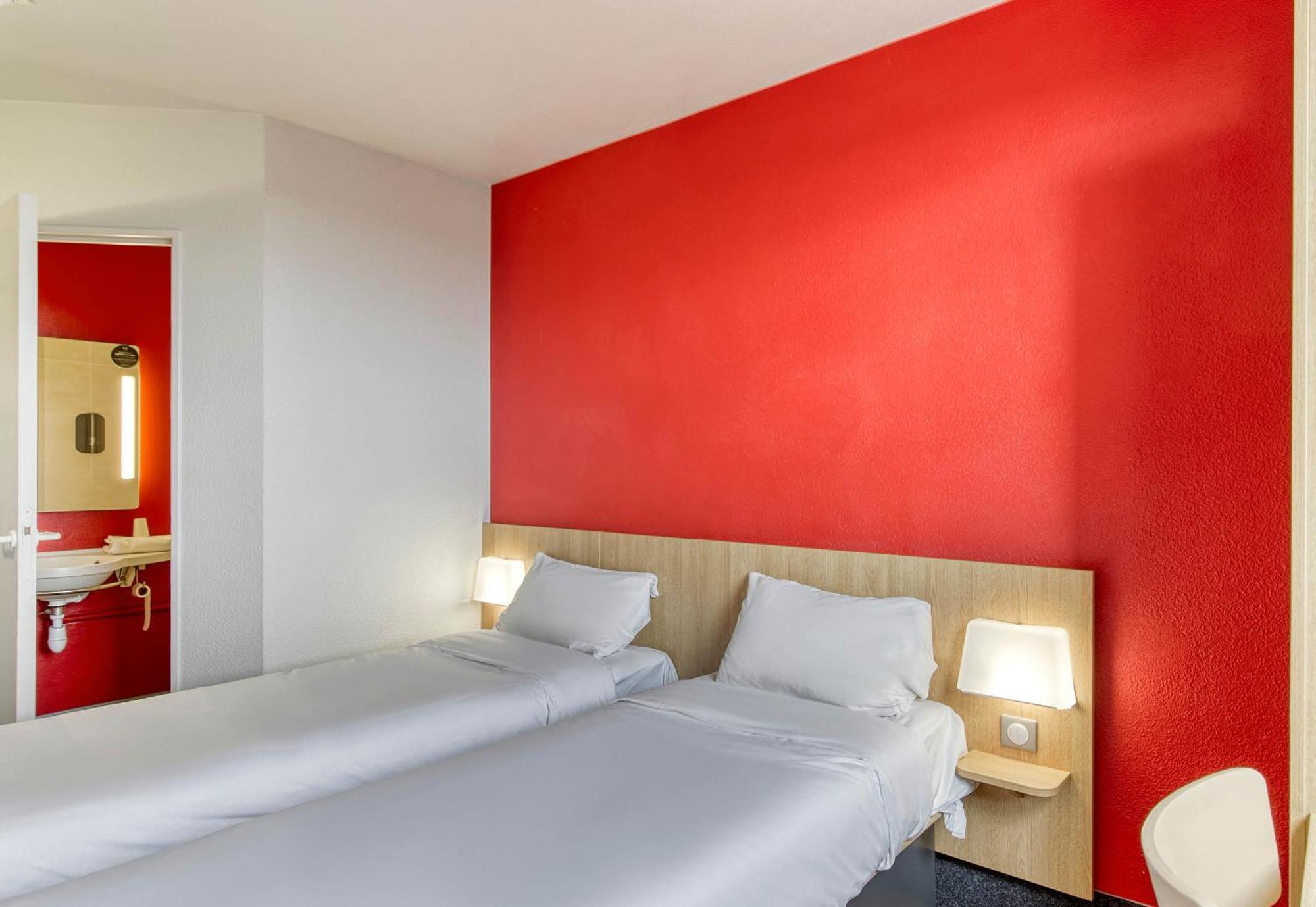 B&B Hotel Clermont-Ferrand Gerzat Esterno foto