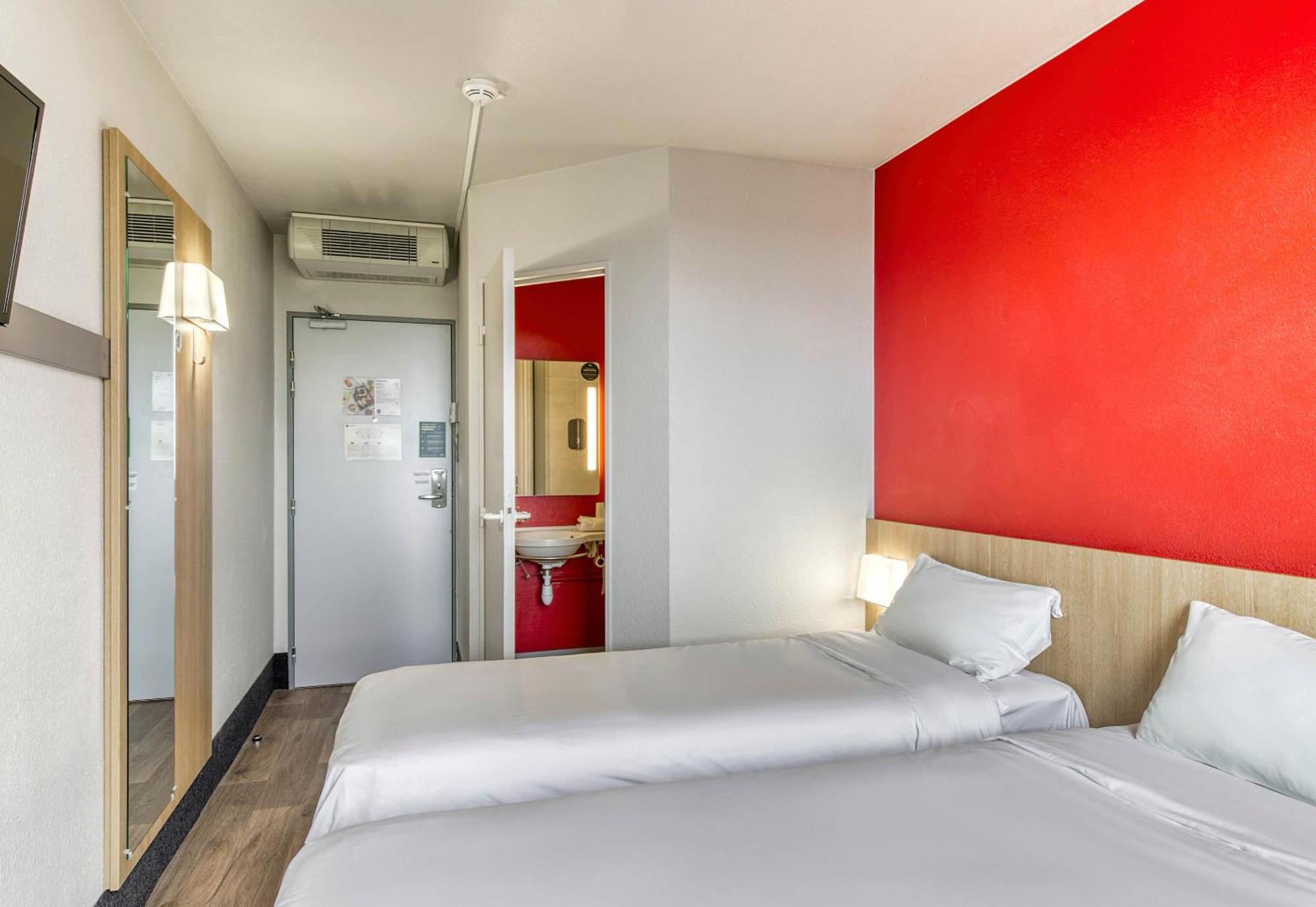 B&B Hotel Clermont-Ferrand Gerzat Esterno foto