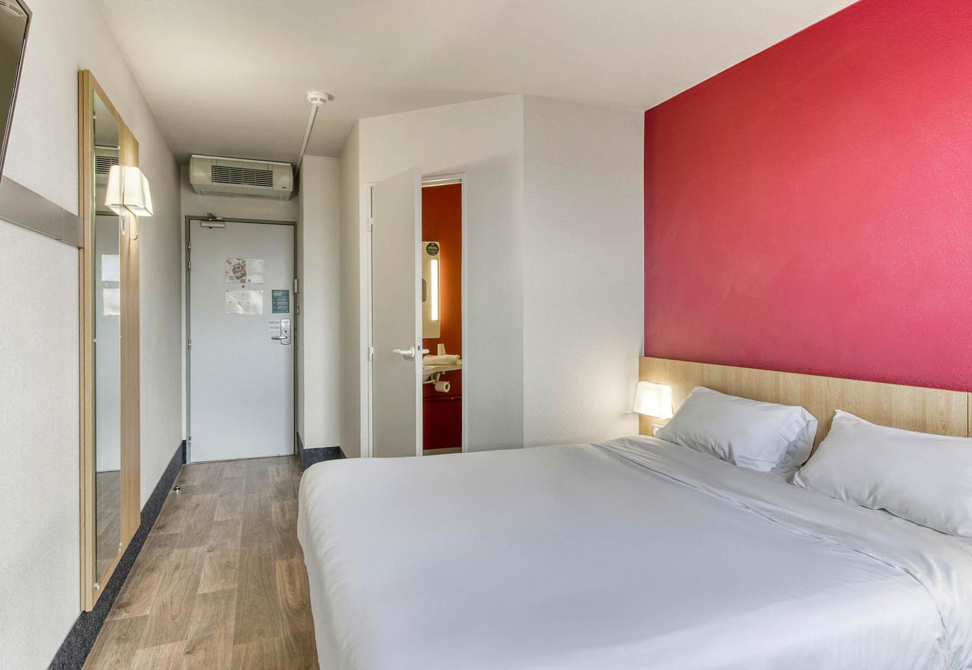 B&B Hotel Clermont-Ferrand Gerzat Esterno foto